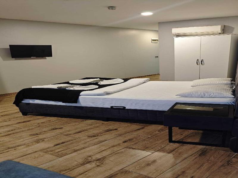 Plus Park Suite & Hotel image