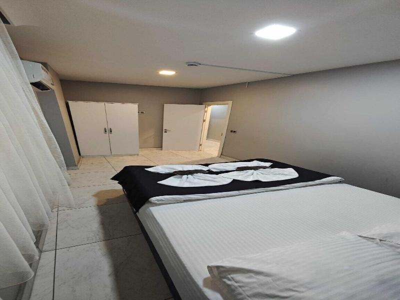 Plus Park Suite & Hotel image