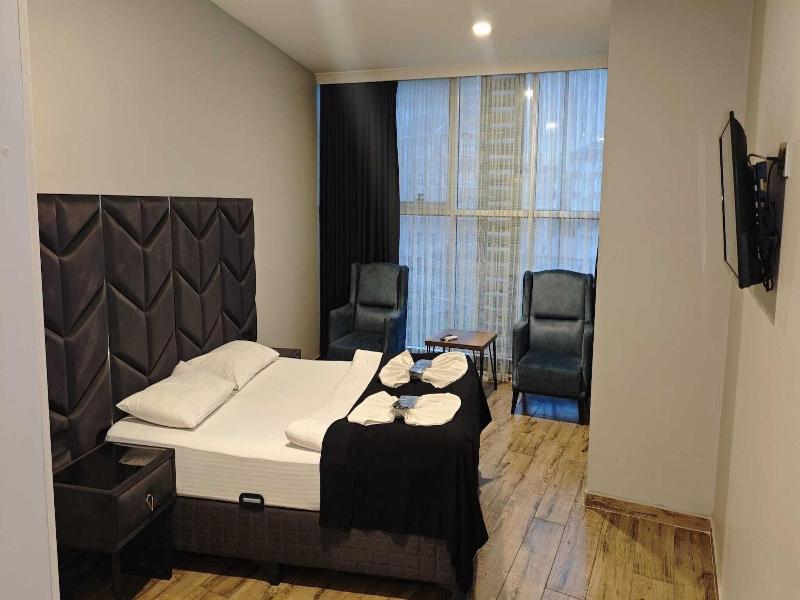 Plus Park Suite & Hotel image