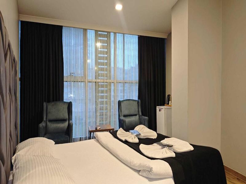 Plus Park Suite & Hotel image