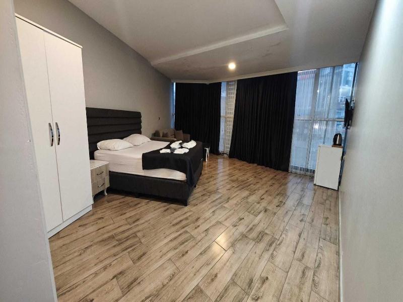 Plus Park Suite & Hotel image