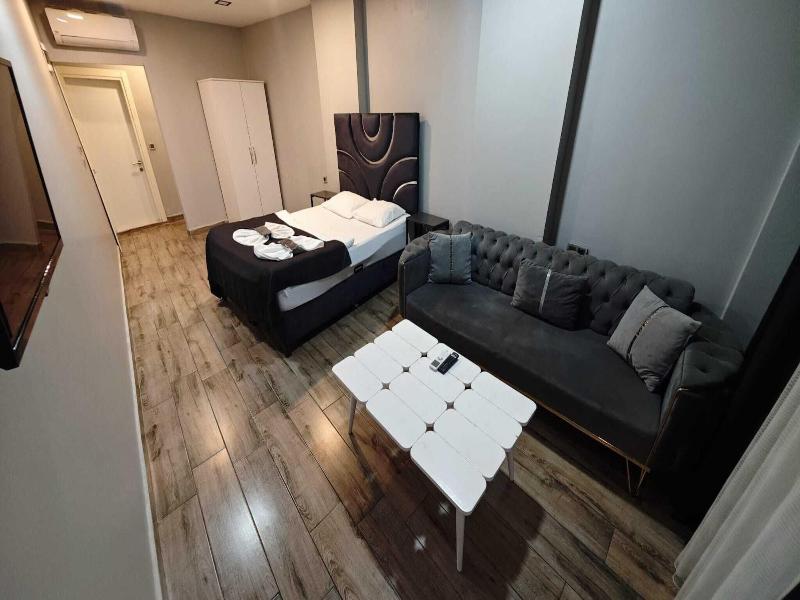 Plus Park Suite & Hotel image