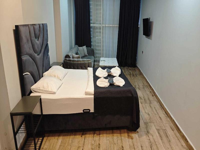 Plus Park Suite & Hotel image