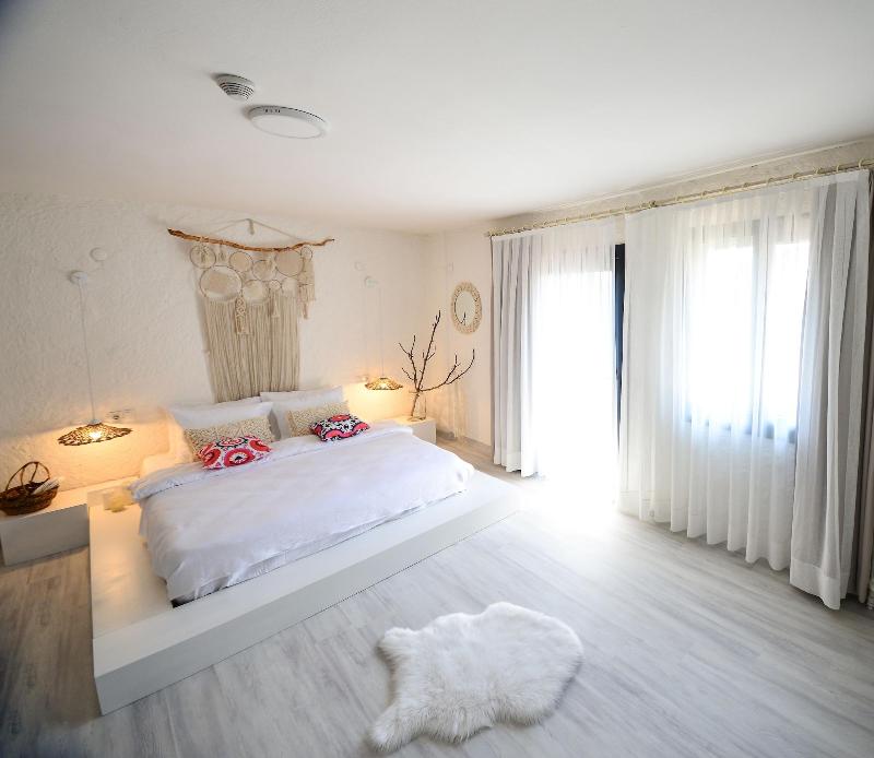 Bedroom Hotel Alacati - Adults Only image