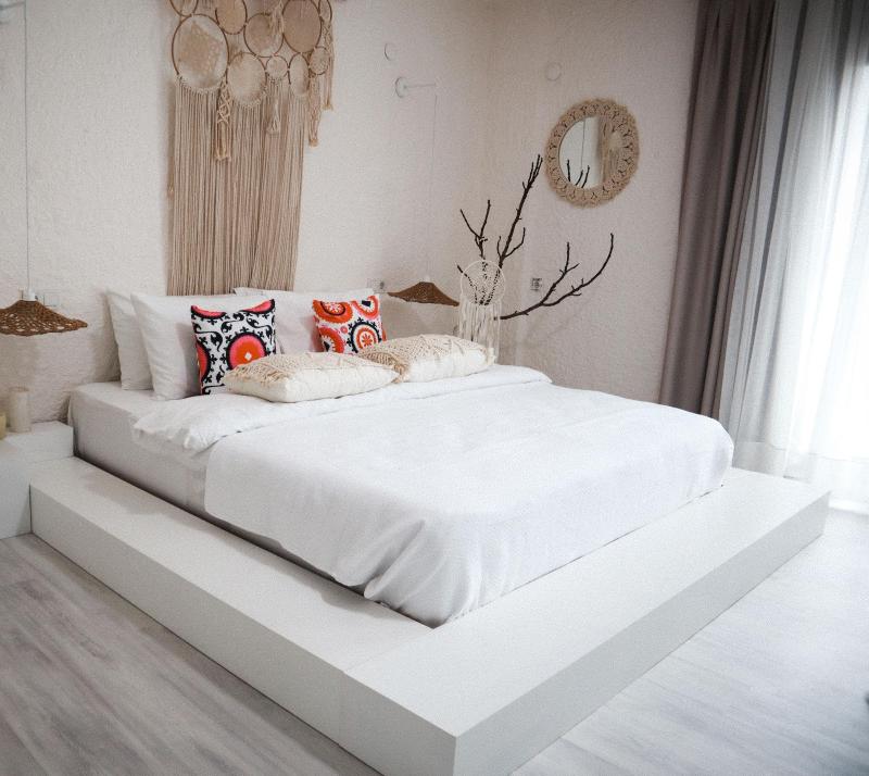 Bedroom Hotel Alacati - Adults Only image