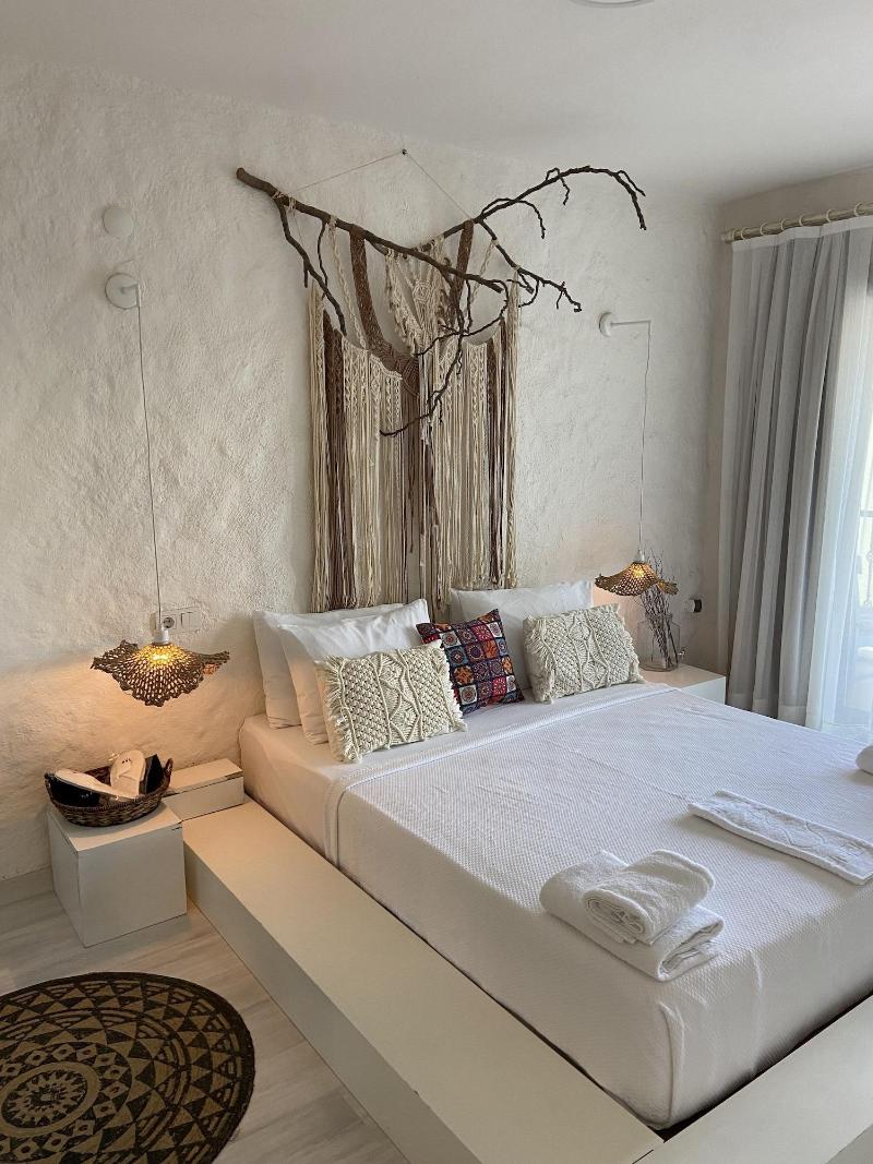 Bedroom Hotel Alacati - Adults Only image