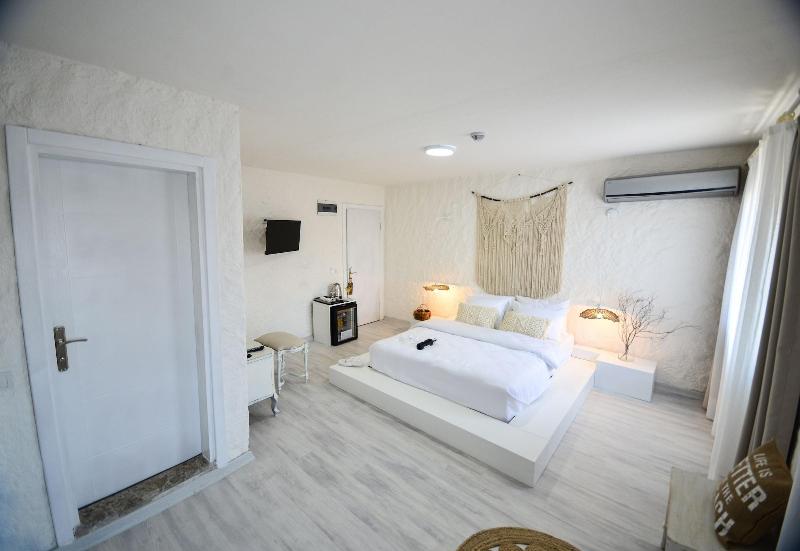 Bedroom Hotel Alacati - Adults Only image