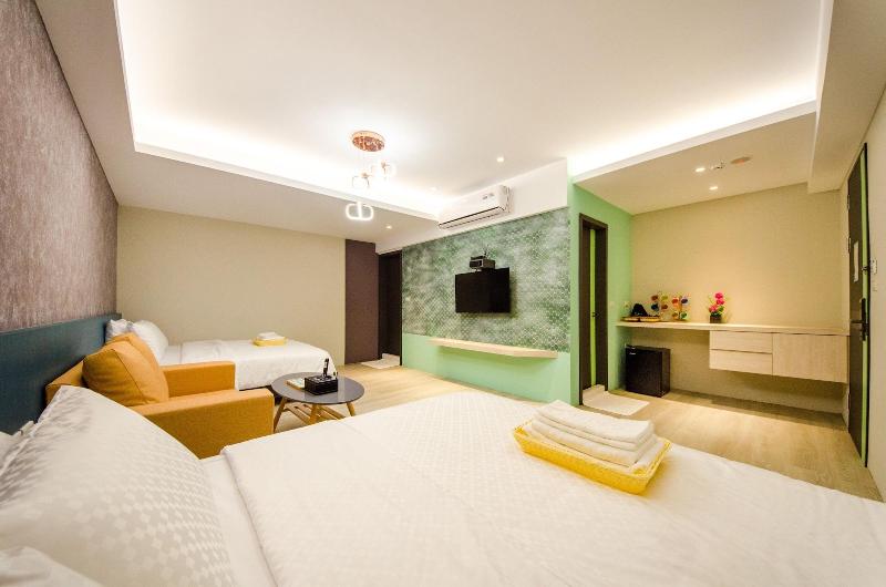 Anich Fashion Inn image