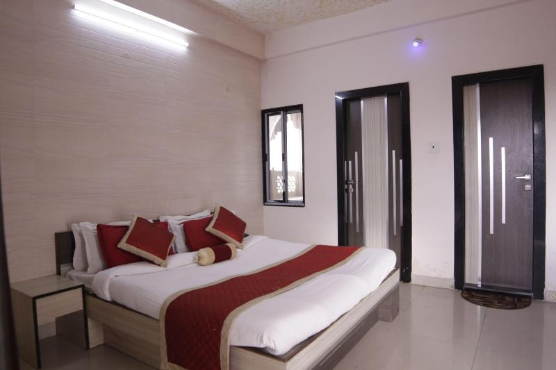 Capital O 48457 Amit Palace image