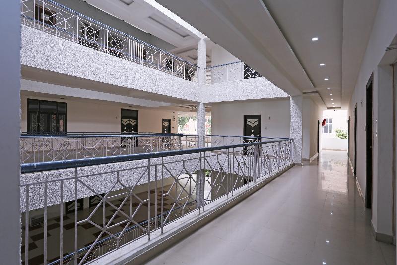 OYO 15643 Laxmi Sadan Residency