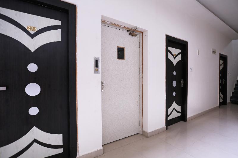 OYO 15643 Laxmi Sadan Residency