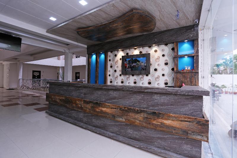 OYO 15643 Laxmi Sadan Residency