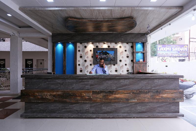 OYO 15643 Laxmi Sadan Residency
