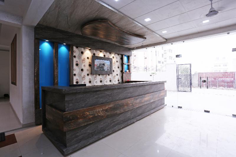 OYO 15643 Laxmi Sadan Residency