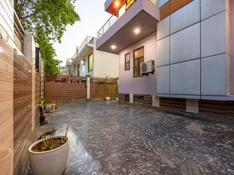 Diamond Stays By OYO Rooms 3