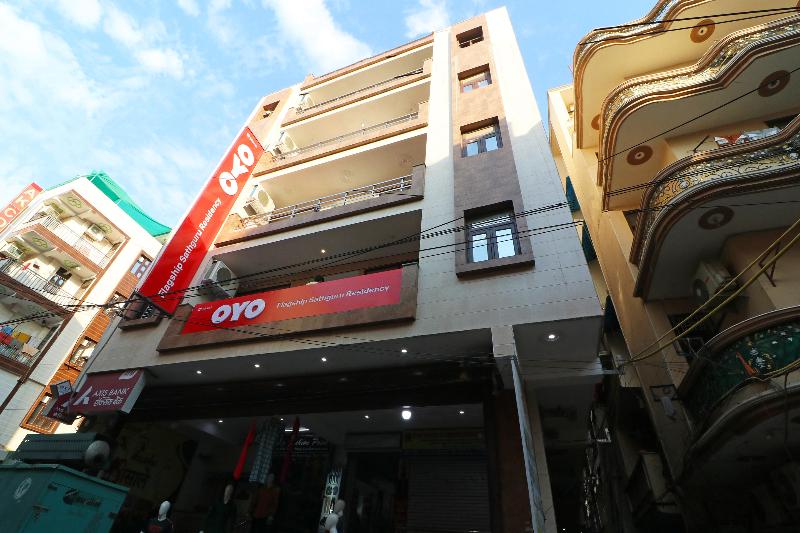 OYO Flagship 39600 Sathguru Residency