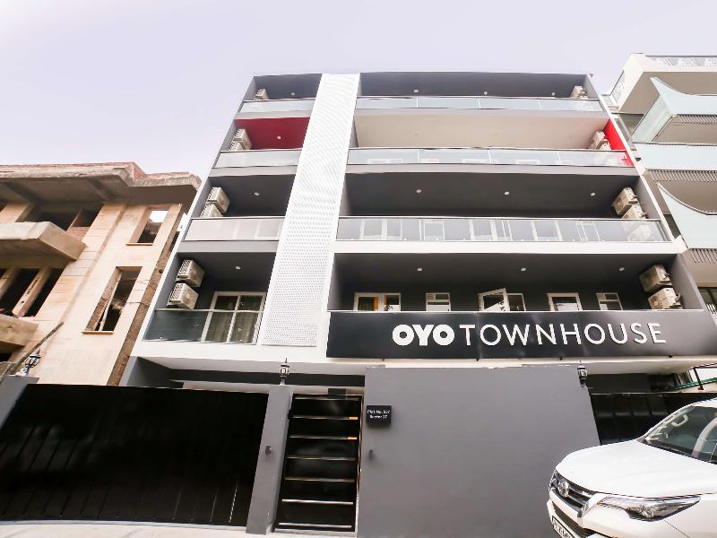 OYO townhouse18557 Sector Twenty Seven