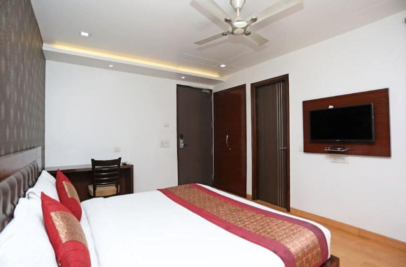 Capital O 6772 Hotel Mukund image