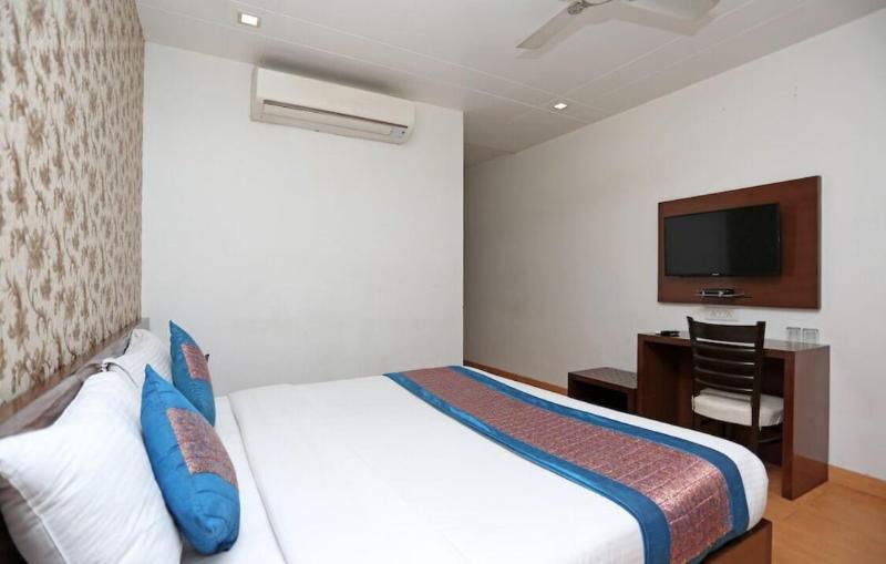 Capital O 6772 Hotel Mukund image