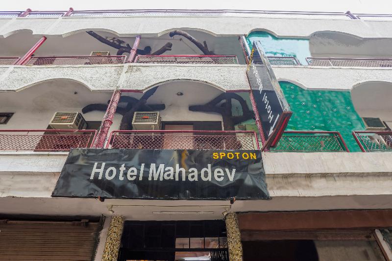 OYO 72051 Hotel Mahadev