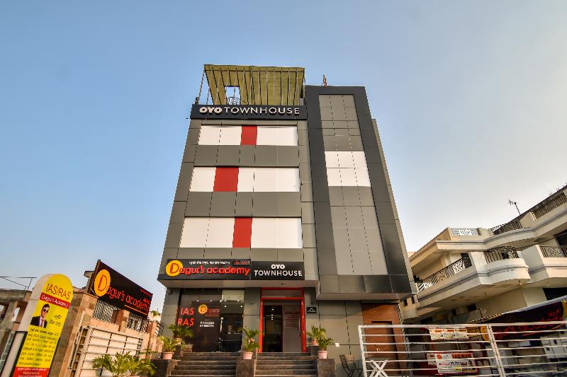 OYO Townhouse 263 Hotel Luxurs Shri Gopal Nagar