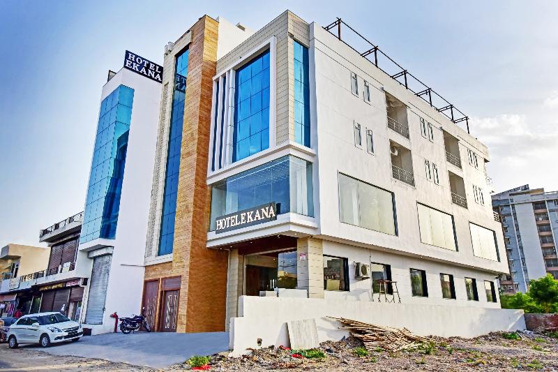 Capital O 81305 Hotel Ekana — exterior view