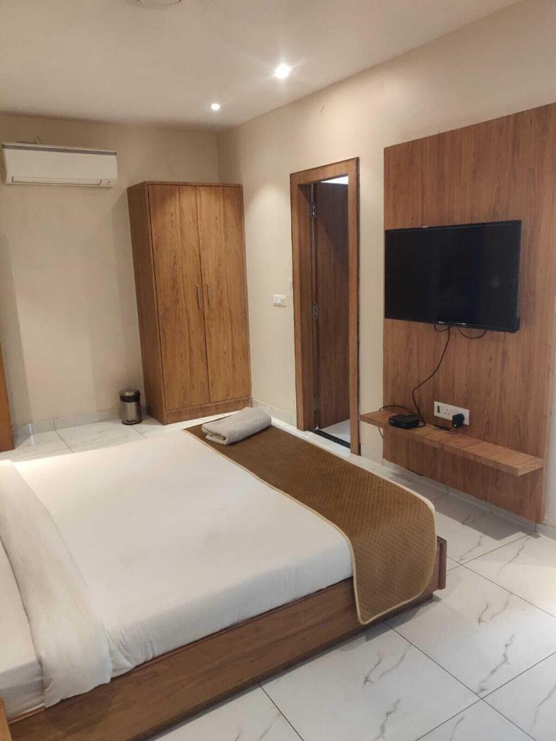 Capital O 81305 Hotel Ekana image