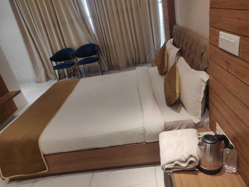 Capital O 81305 Hotel Ekana image