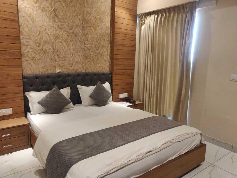 Capital O 81305 Hotel Ekana image