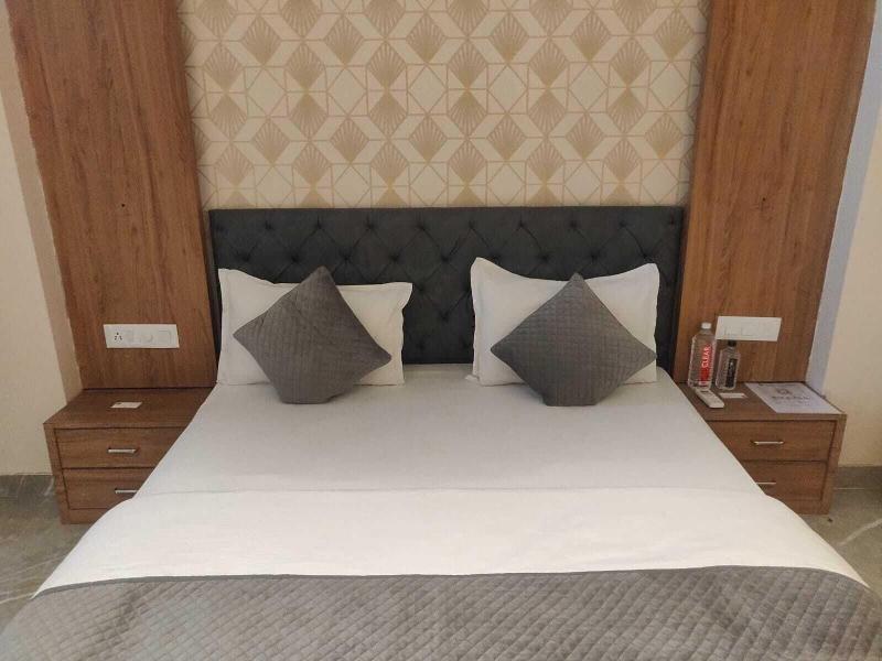 Capital O 81305 Hotel Ekana image