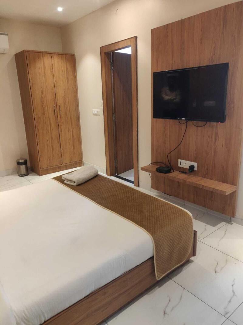 Capital O 81305 Hotel Ekana image