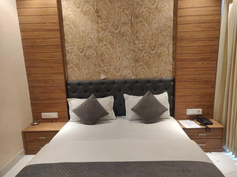 Capital O 81305 Hotel Ekana image