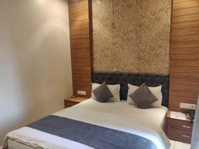 Capital O 81305 Hotel Ekana image