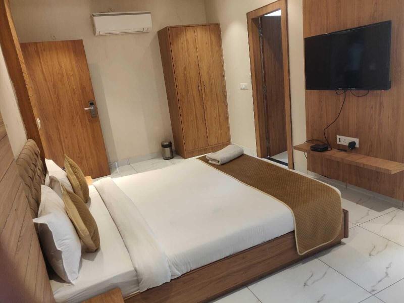 Capital O 81305 Hotel Ekana image