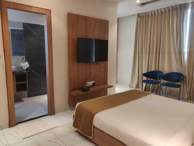 Capital O 81305 Hotel Ekana image