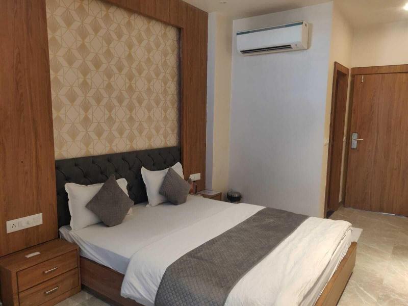 Capital O 81305 Hotel Ekana image