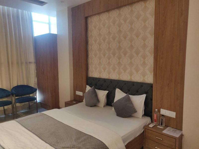 Capital O 81305 Hotel Ekana image