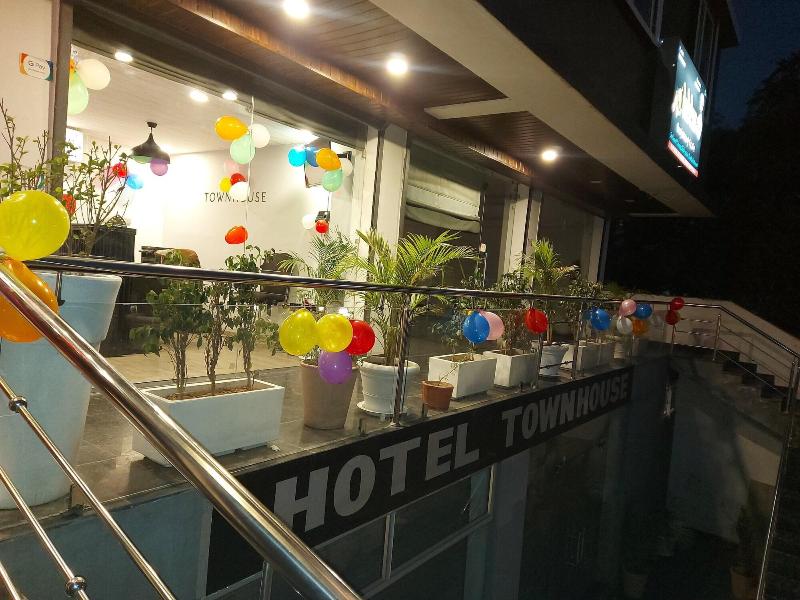 Townhouse 323 Sector 9 Hiran Magri image
