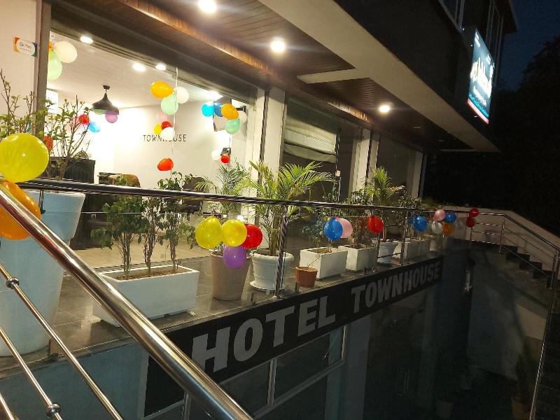 Townhouse 323 Sector 9 Hiran Magri image