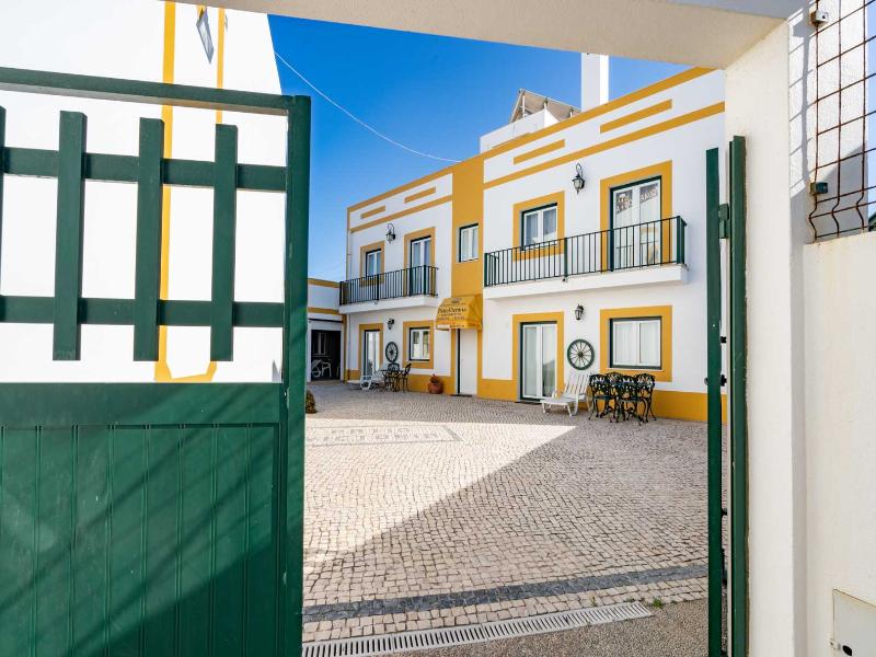 Apartamentos Patio Vitoria By Umbral  image