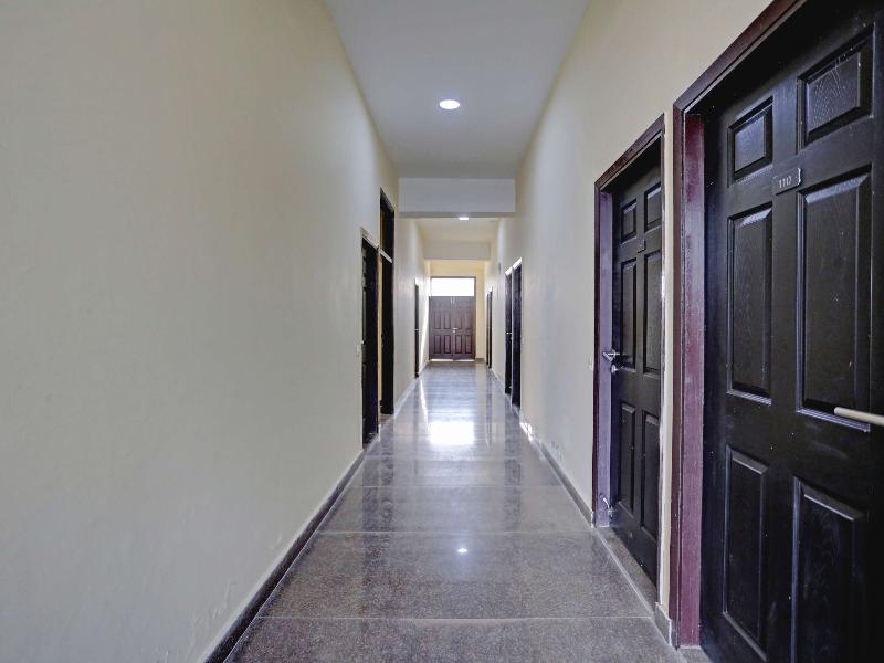 OYO 79604 Rl Residency
