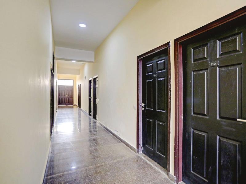 OYO 79604 Rl Residency