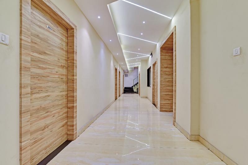 Capital O 991 Hotel Bharat