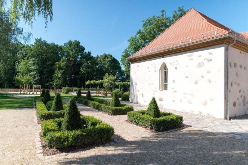 Schloss Beuchow image