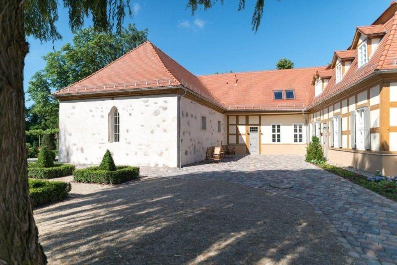 Schloss Beuchow image