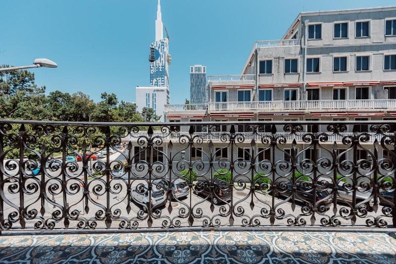 Boulevard Hotel Batumi image