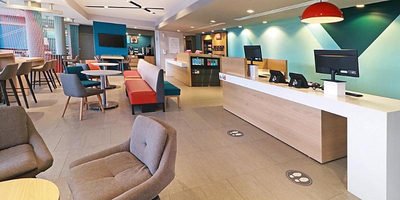 Lobby & Reception