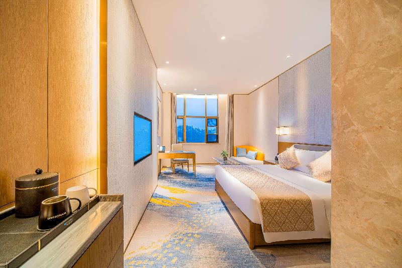 Wyndham Shiyan Downtown image