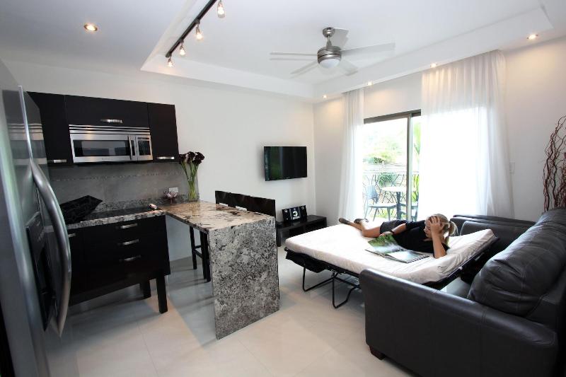 PACIFIC SUITES Boutique Hotel & Bistro image