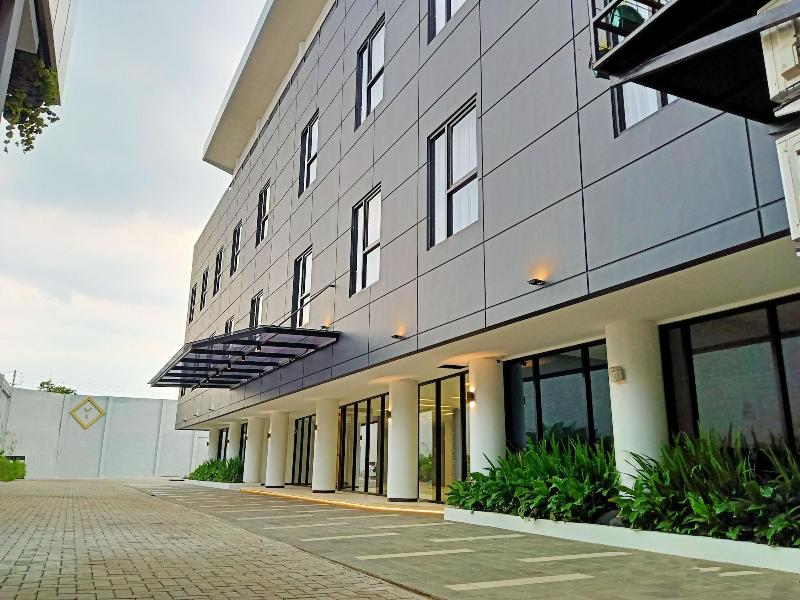Hotel Youstay Semarang image